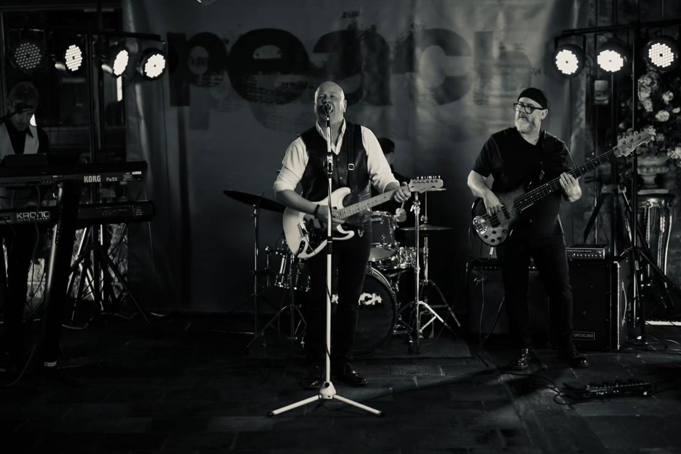 Peach performing live